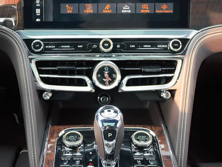 Bentley Flying Spur, 2023 — фото 9 из 9