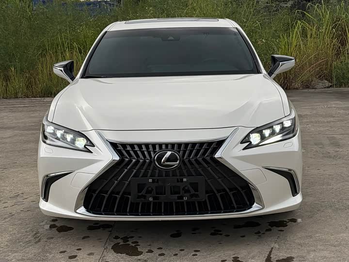 Lexus ES, 2023 — фото 2 из 9