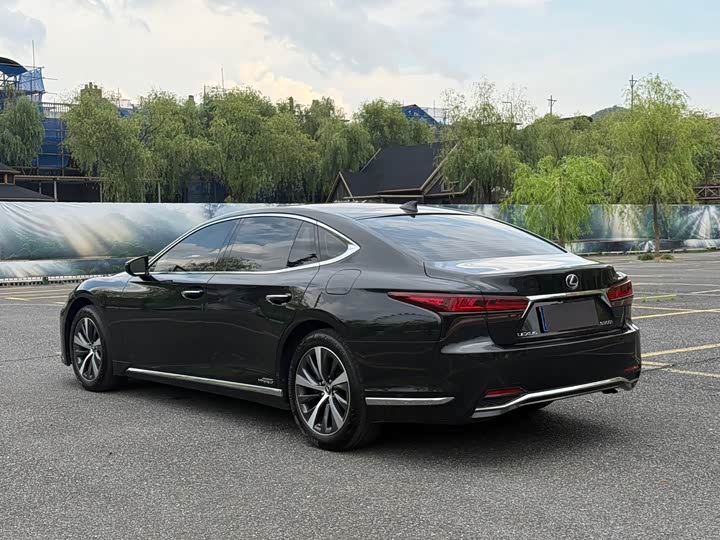 Lexus LS, 2022 — фото 7 из 9