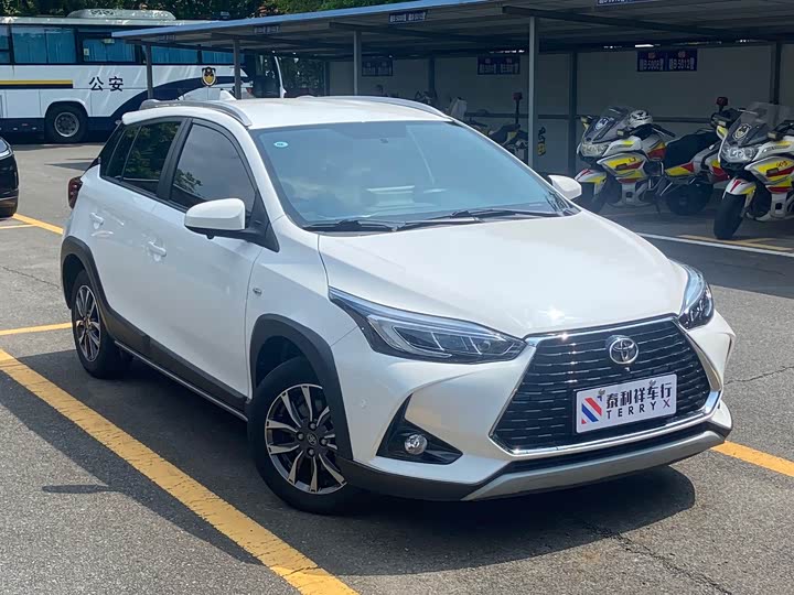 Toyota Yaris L Hatchback, 2022 — фото 3 из 9