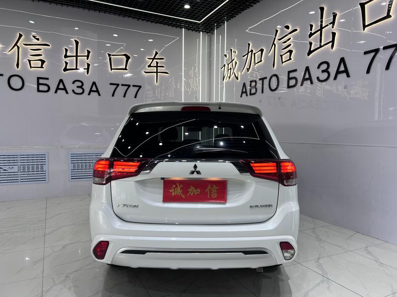 Mitsubishi Outlander, 2022 — фото 5 из 12