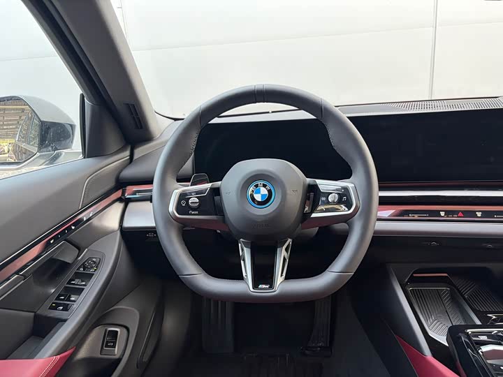 BMW i5, 2025 — фото 4 из 9
