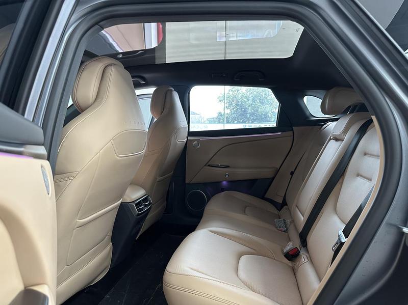 BAIC Arcfox Alpha T5, 2024 — фото 11 из 12