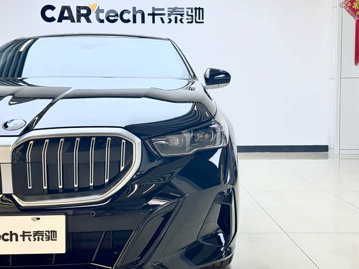 BMW 5 Series, 2025 — фото 7 из 9