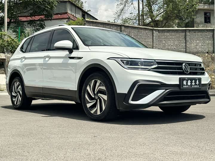 Volkswagen Tiguan L Pro, 2023 — фото 3 из 9