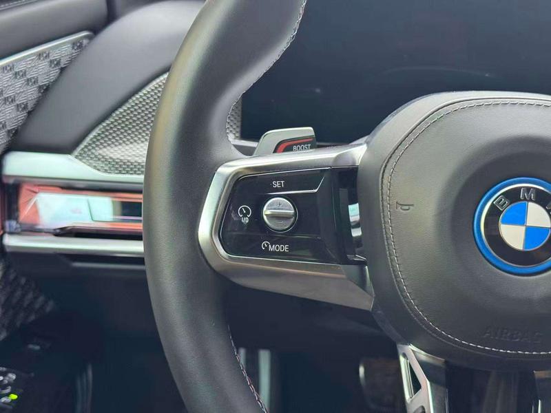 BMW i7, 2023 — фото 12 из 12