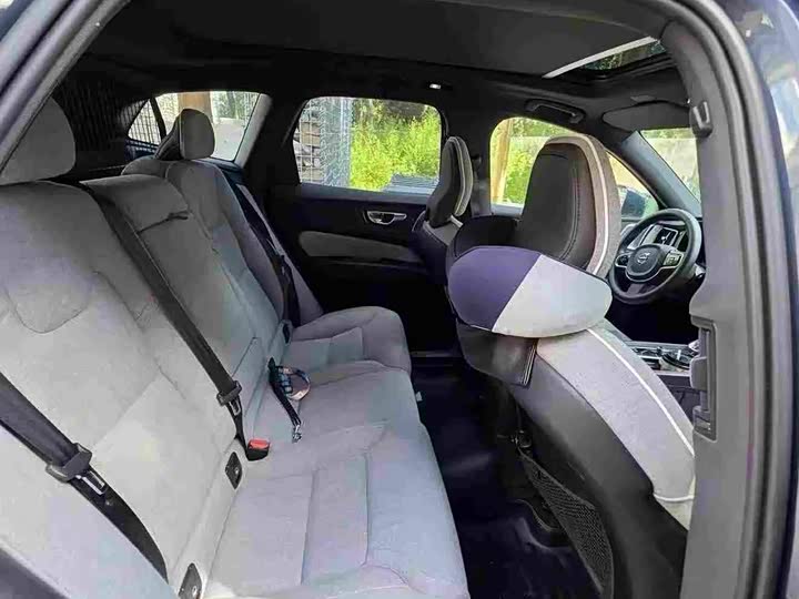 Volvo XC60 Hybrid, 2023 — фото 7 из 9
