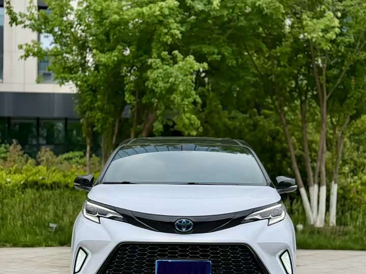 Toyota Sienna, 2022 — фото 2 из 7