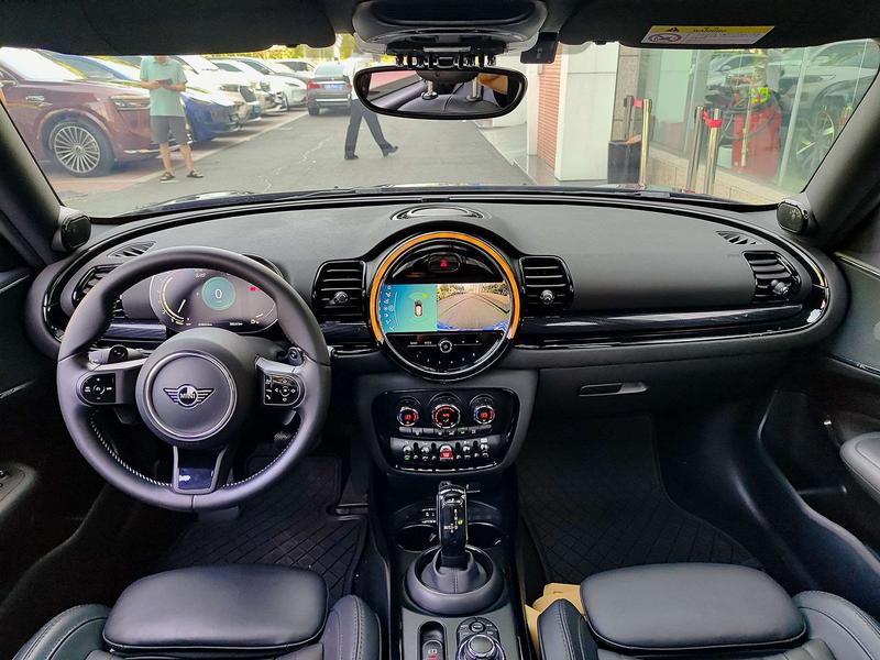 Mini Clubman, 2022 — фото 6 из 10
