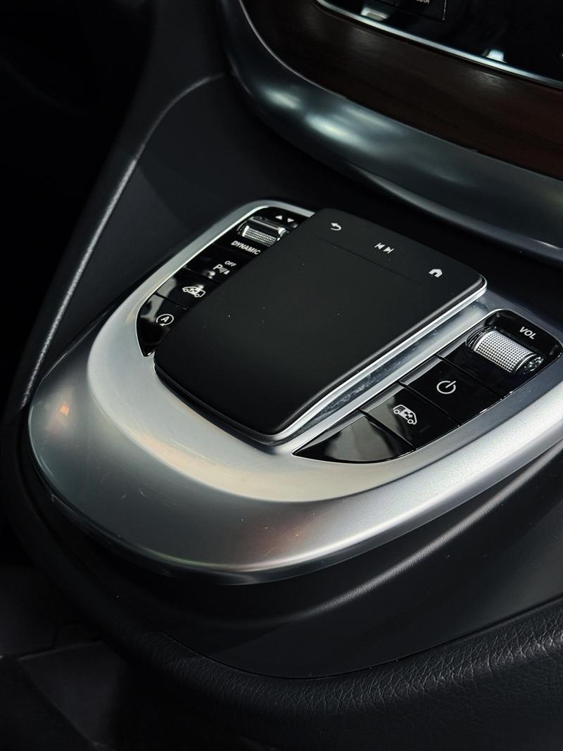 Mercedes-Benz V-Class, 2023 — фото 5 из 10