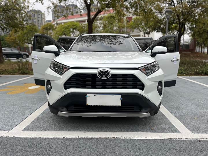 Toyota RAV4, 2021 — фото 2 из 9