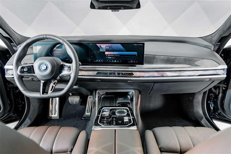 BMW i7, 2024 — фото 7 из 12
