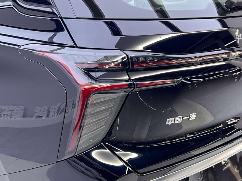 Hongqi HS3 Hybrid, 2026 — фото 9 из 12