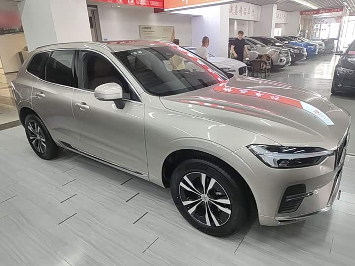 Volvo XC60, 2023 — фото 4 из 9