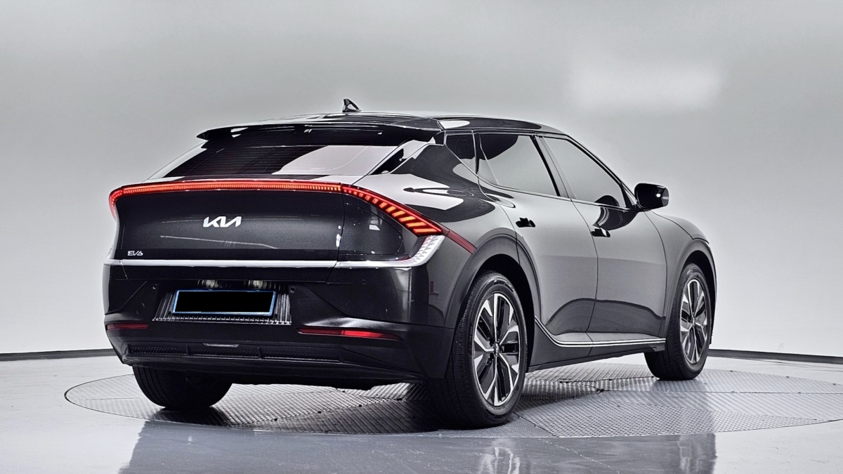 Kia EV6, 2022 — фото 2 из 12