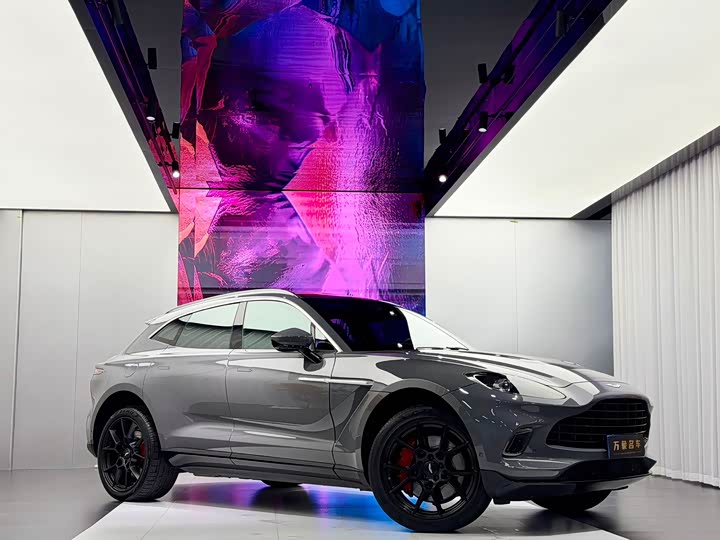 Aston Martin DBX, 2022 — фото 4 из 9