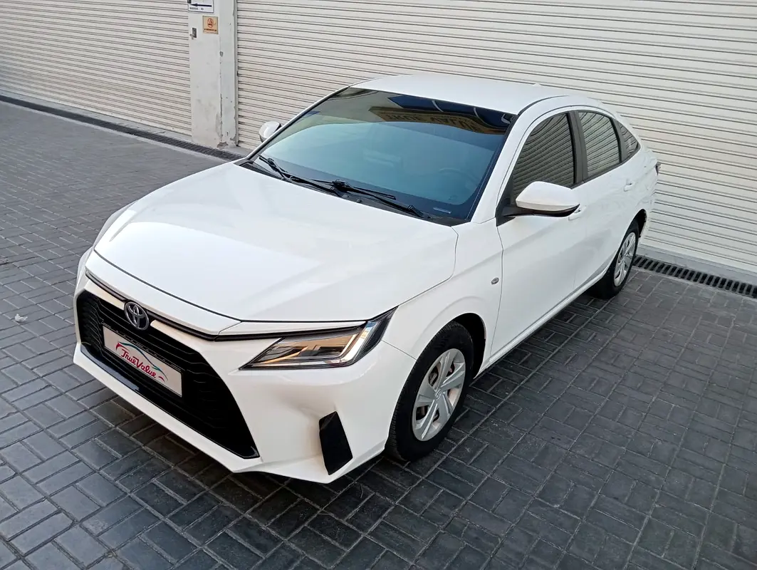 Toyota Yaris, 2023 — фото 2 из 10