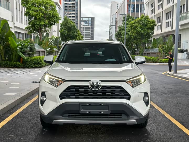 Toyota RAV4, 2022 — фото 2 из 7