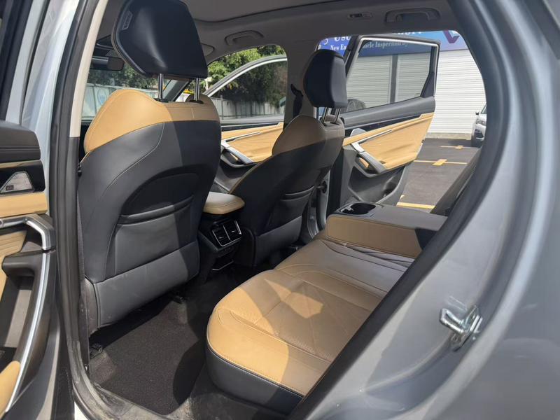 Geely Atlas L, 2023 — фото 8 из 10