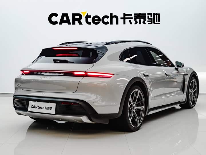 Porsche Taycan, 2023 — фото 7 из 9