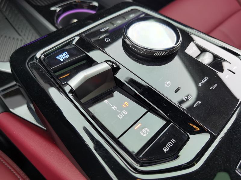 BMW i5, 2025 — фото 10 из 12