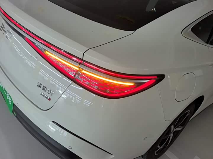 BYD Seal 07 DM-i Hybrid, 2025 — фото 8 из 9
