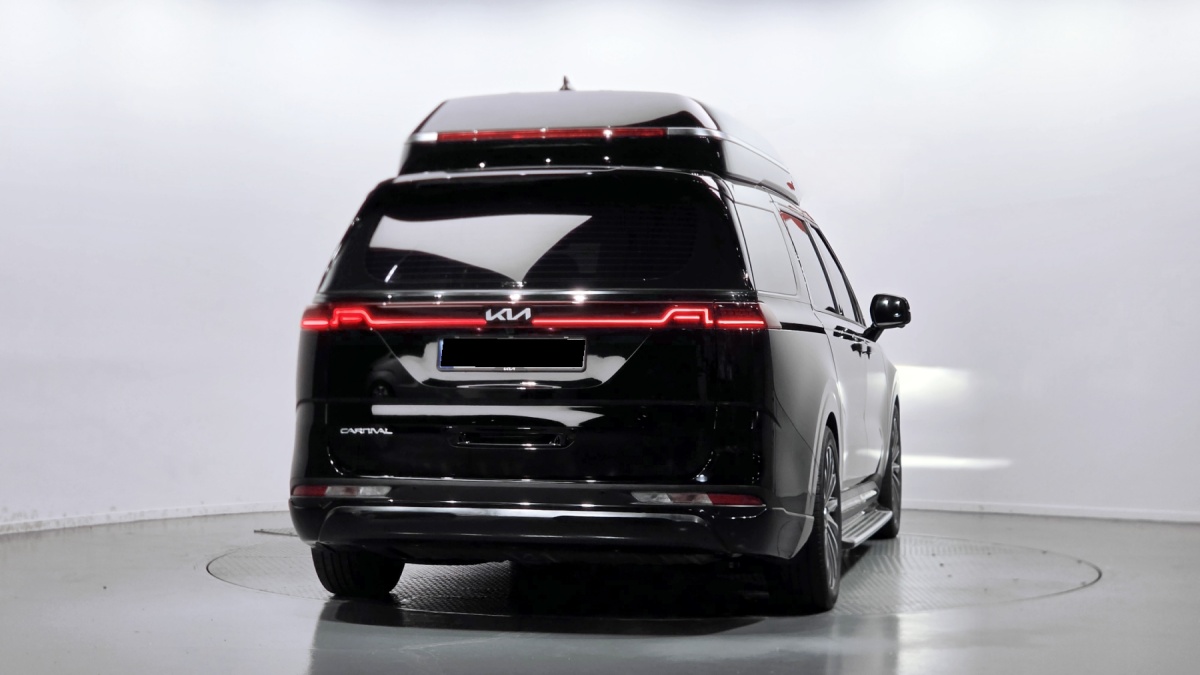 Kia Carnival, 2023 — фото 4 из 12