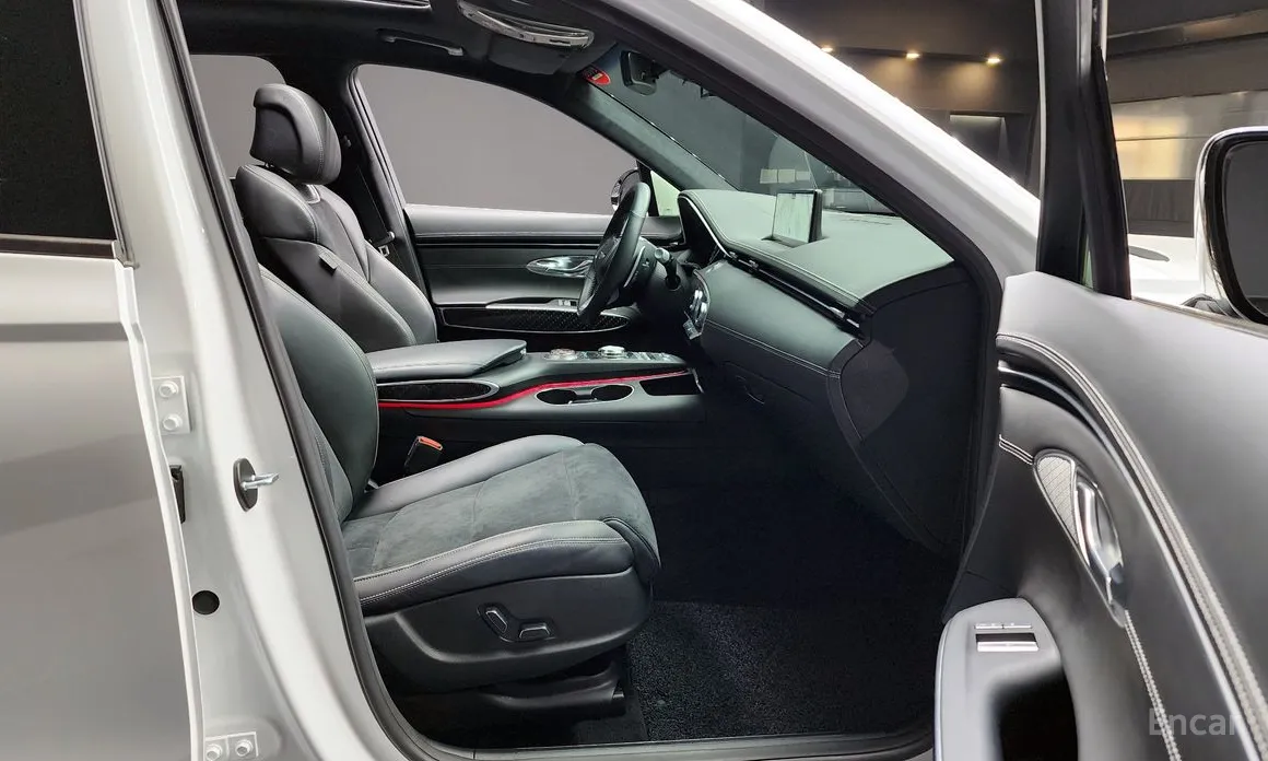 Genesis GV70, 2023 — фото 10 из 12
