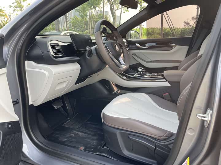 BYD Qin Plus, 2023 — фото 8 из 9