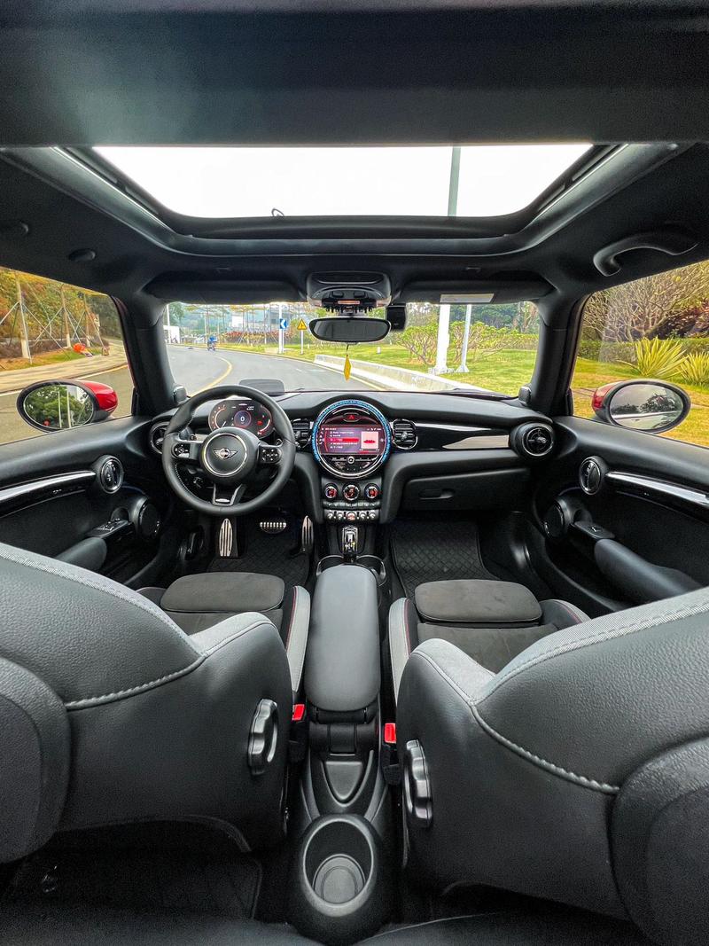 Mini Mini JCW, 2022 — фото 8 из 12