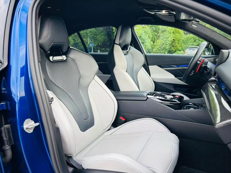 BMW M5 Hybrid, 2026 — фото 8 из 9