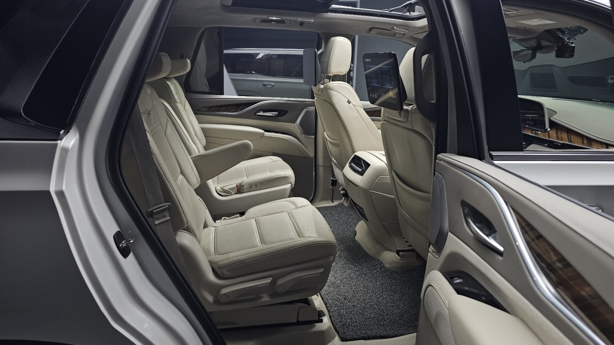 Cadillac Escalade, 2022 — фото 10 из 12