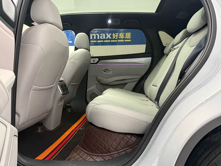 BYD Song Ultra EV, 2026 — фото 8 из 9
