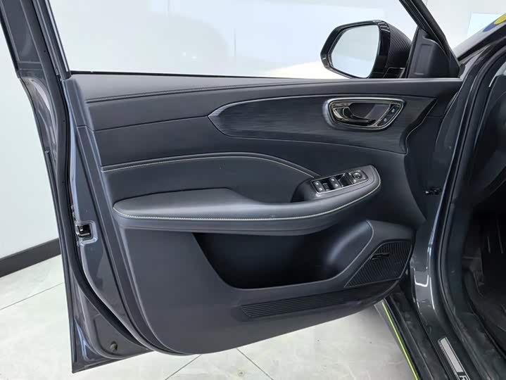 Roewe RX5 Hybrid, 2021 — фото 7 из 9
