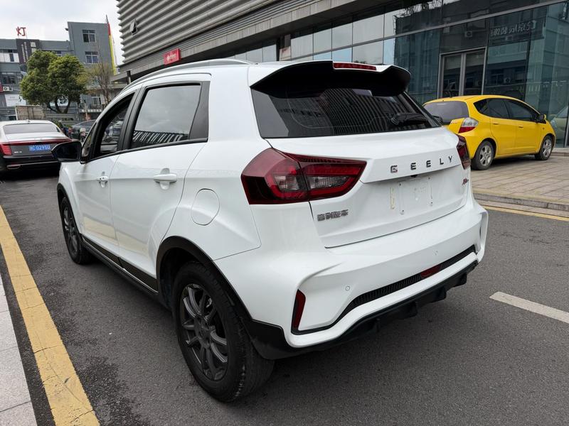 Geely Vision X3, 2021 — фото 4 из 10