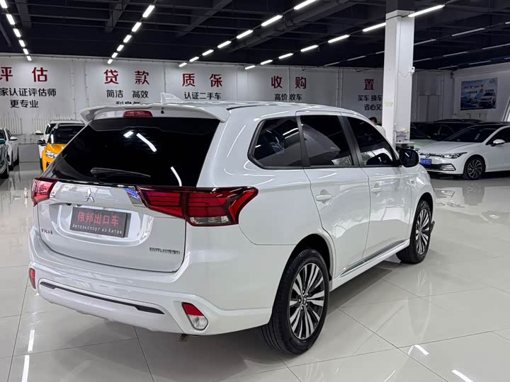 Mitsubishi Outlander, 2022 — фото 4 из 9