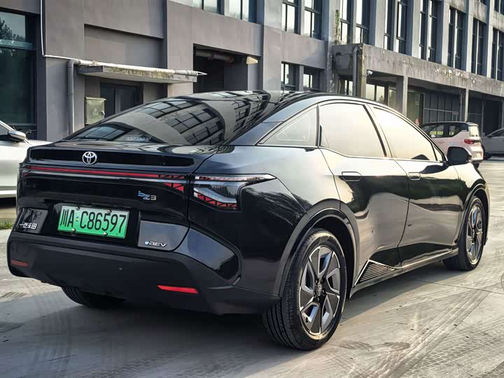 Toyota bZ3, 2024 — фото 8 из 9