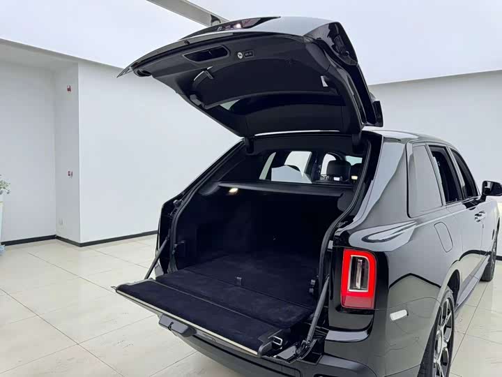 Rolls-Royce Cullinan, 2023 — фото 7 из 9