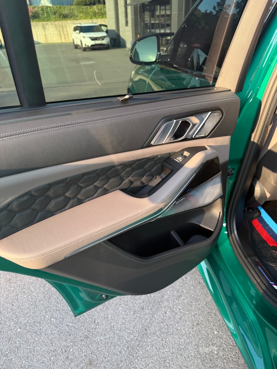 BMW X5 M, 2025 — фото 8 из 12