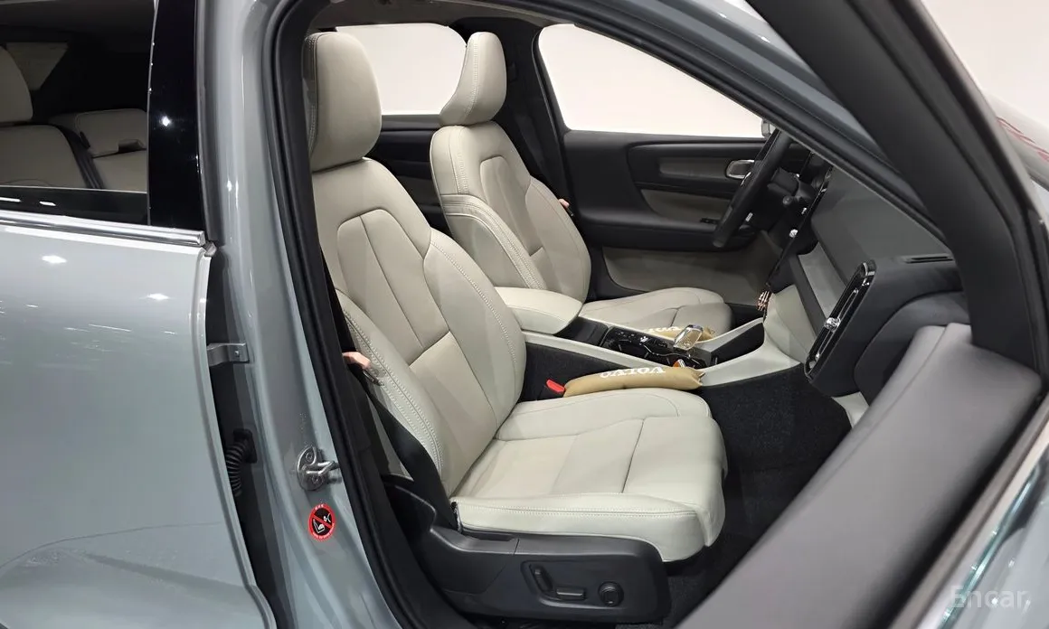 Volvo XC40, 2024 — фото 10 из 12