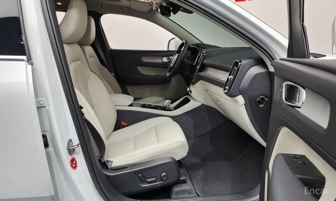 Volvo XC40, 2025 — фото 11 из 12