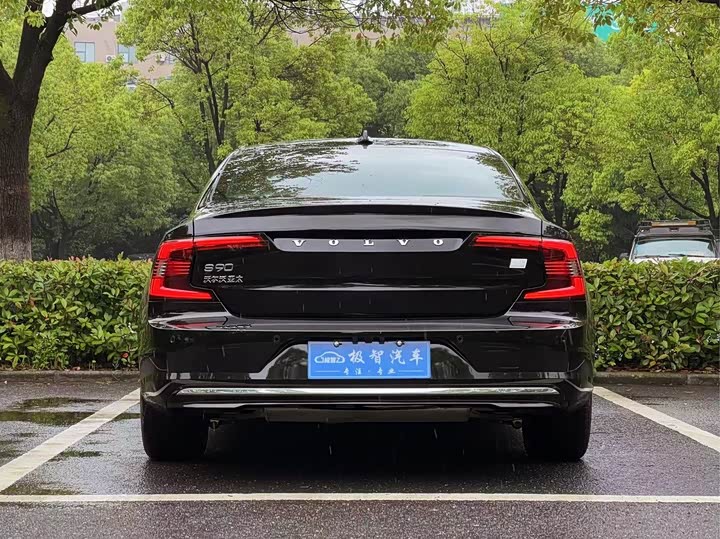 Volvo S90 Hybrid, 2023 — фото 6 из 12
