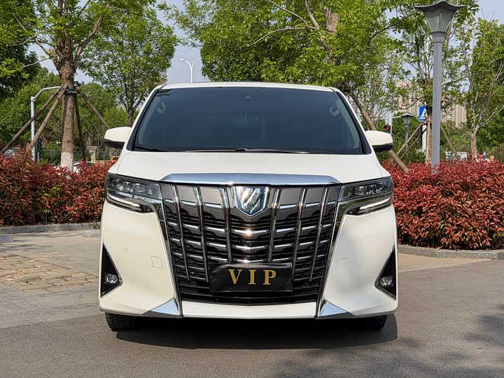 Toyota Alphard, 2023 — купить в Казани под ключ