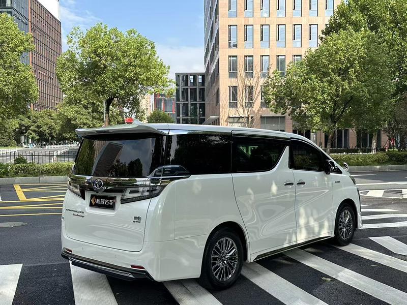 Toyota Vellfire, 2022 — фото 6 из 10