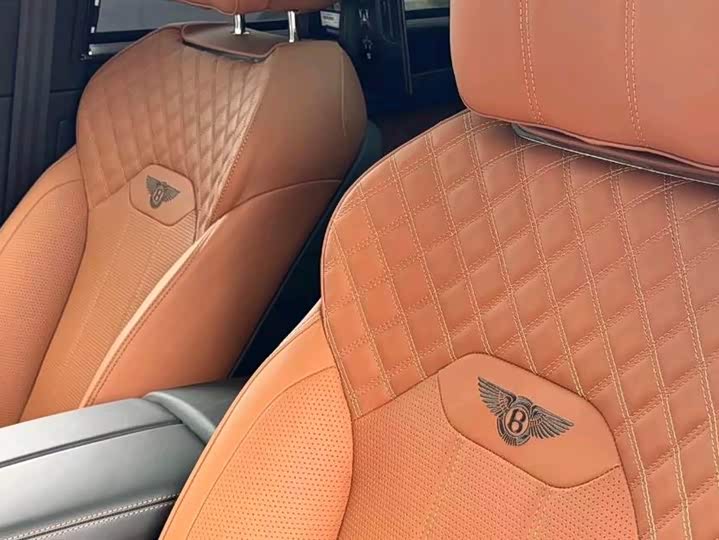 Bentley Bentayga Hybrid, 2022 — фото 6 из 7