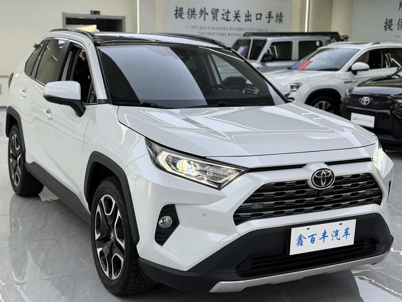 Toyota RAV4, 2023 — фото 3 из 11