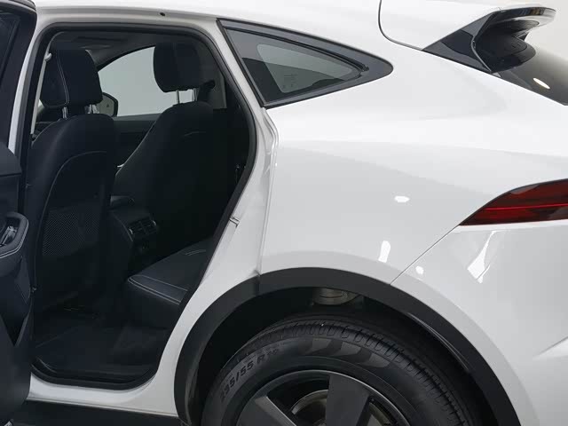 Jaguar E-Pace, 2023 — фото 6 из 9