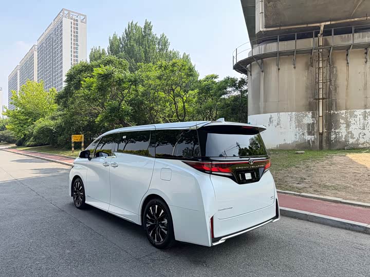 Toyota Vellfire, 2024 — фото 4 из 9