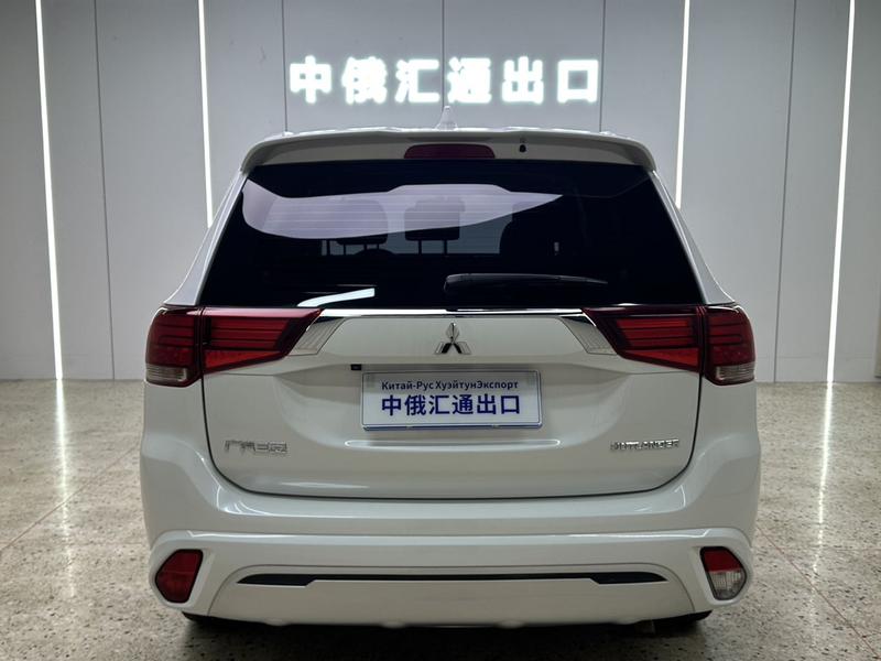 Mitsubishi Outlander, 2022 — фото 5 из 12