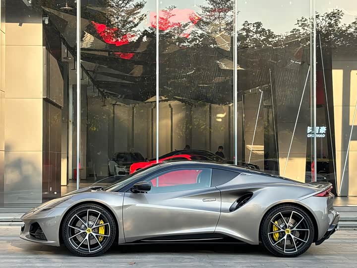 Lotus Emira, 2025 — фото 3 из 9